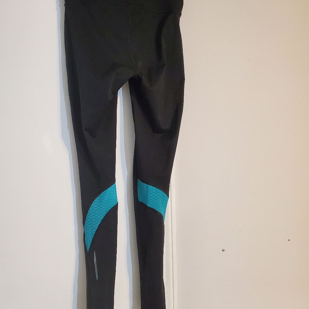 🛍 3/$20  Under Armour running tights.